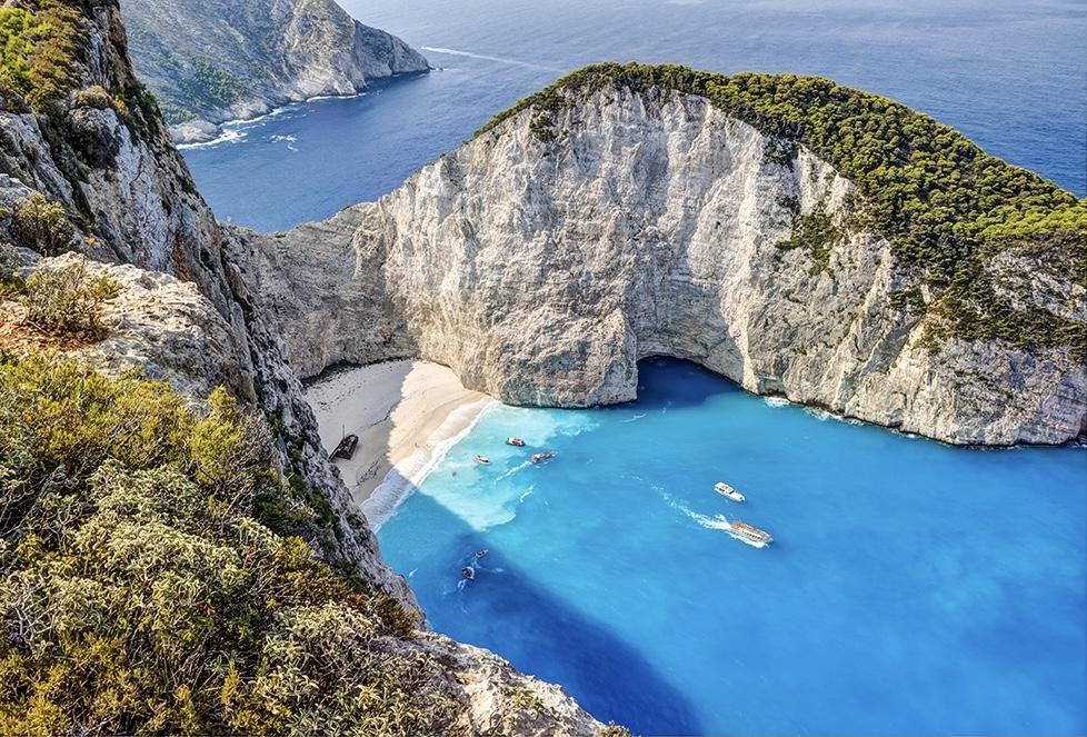 SUMMER 2021 YACHT CHARTER GUIDE : GREEK ISLANDS